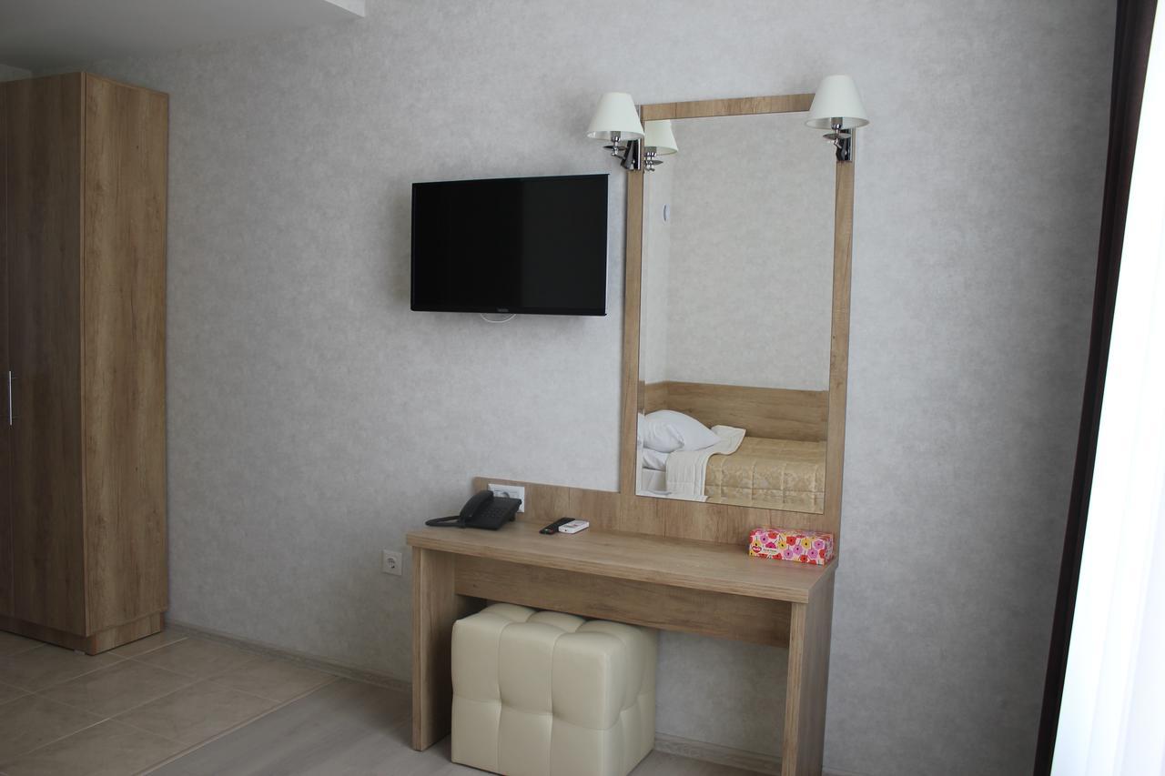 Caral Hotel Comrat Екстериор снимка